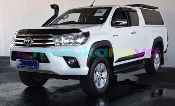 Buy Used Toyota Hilux White Car in Kinshasa in Kinshasa Buy Used Toyota Hilux White Car in Kinshasa in Kinshasa