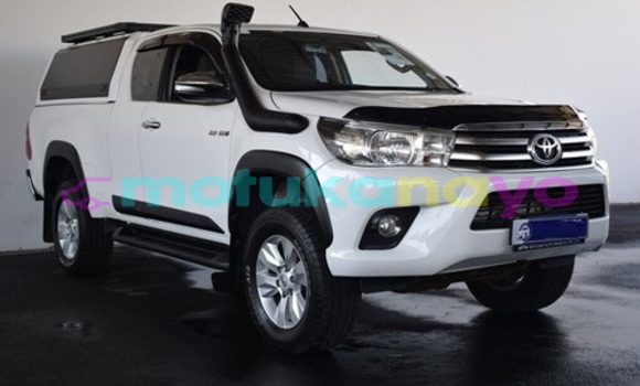 Buy Used Toyota Hilux White Car in Kinshasa in Kinshasa Buy Used Toyota Hilux White Car in Kinshasa in Kinshasa