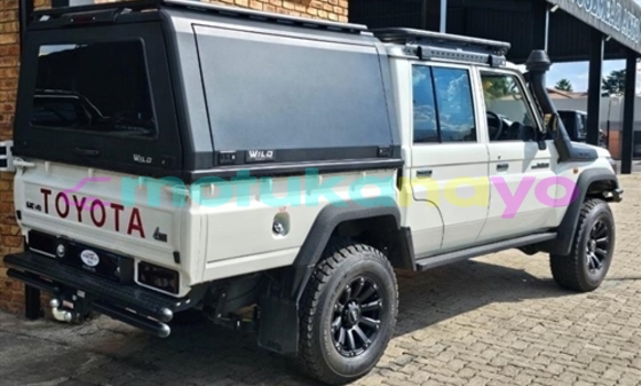 Buy Used Toyota Land Cruiser White Car in Kinshasa in Kinshasa Buy Used Toyota Land Cruiser White Car in Kinshasa in Kinshasa