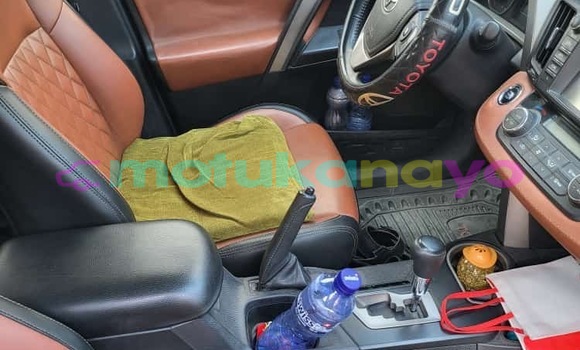 Acheter Neuf Voiture Toyota RAV4 Gris à Kinshasa, Kinshasa Acheter Neuf Voiture Toyota RAV4 Gris à Kinshasa, Kinshasa