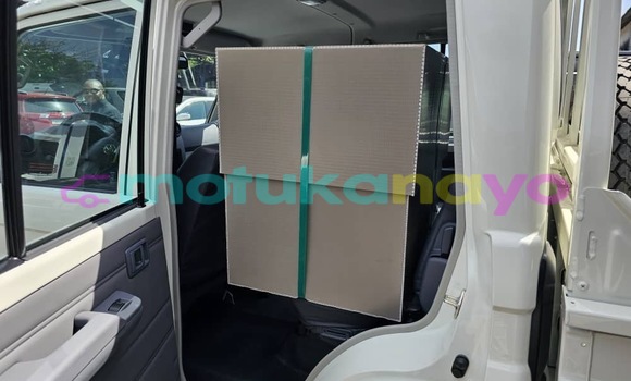 Acheter Occasion Voiture Toyota Land Cruiser Blanc à Kinshasa, Kinshasa Acheter Occasion Voiture Toyota Land Cruiser Blanc à Kinshasa, Kinshasa