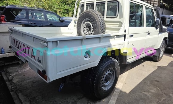 Acheter Occasion Voiture Toyota Land Cruiser Blanc à Kinshasa, Kinshasa Acheter Occasion Voiture Toyota Land Cruiser Blanc à Kinshasa, Kinshasa