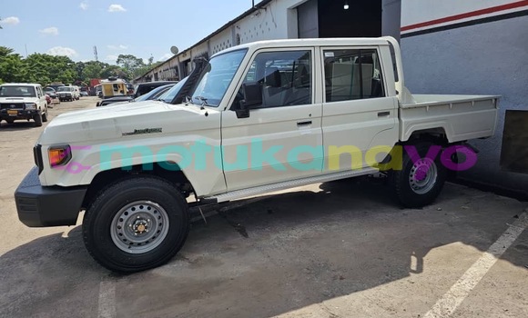 Acheter Occasion Voiture Toyota Land Cruiser Blanc à Kinshasa, Kinshasa Acheter Occasion Voiture Toyota Land Cruiser Blanc à Kinshasa, Kinshasa