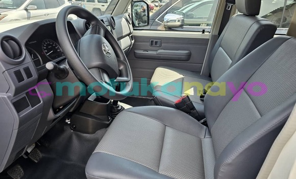 Acheter Occasion Voiture Toyota Land Cruiser Blanc à Kinshasa, Kinshasa Acheter Occasion Voiture Toyota Land Cruiser Blanc à Kinshasa, Kinshasa
