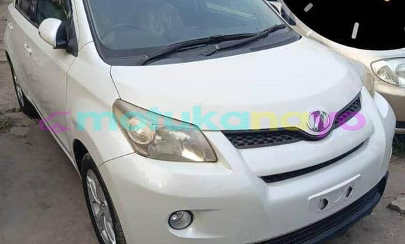 Buy Used Toyota IST White Car in Basankusu in Equateur