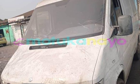 Acheter Occasion Voiture Toyota Sprinter Blanc à Bosobolo, Equateur Acheter Occasion Voiture Toyota Sprinter Blanc à Bosobolo, Equateur