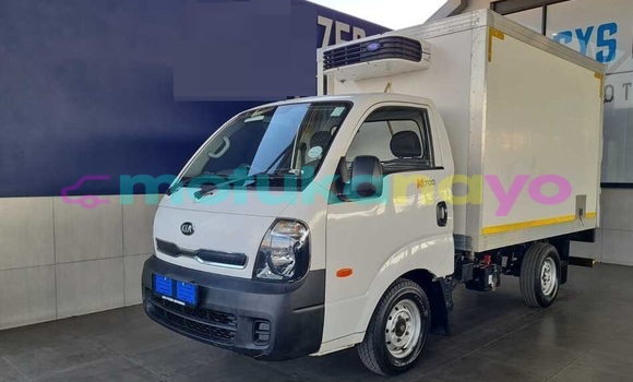 Buy Used Kia K7 White Car in Kisangani in Haut-Congo