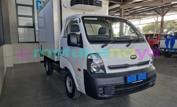 Buy Used Kia K7 White Car in Kisangani in Haut-Congo Buy Used Kia K7 White Car in Kisangani in Haut-Congo