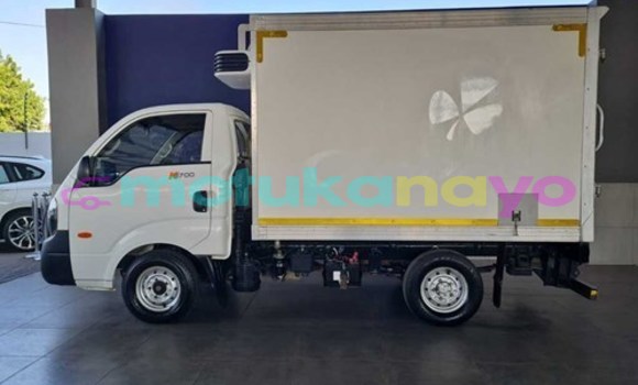 Buy Used Kia K7 White Car in Kisangani in Haut-Congo Buy Used Kia K7 White Car in Kisangani in Haut-Congo