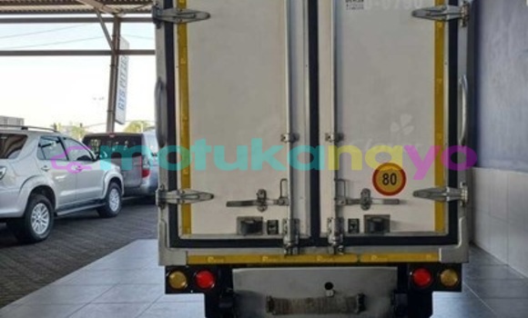 Buy Used Kia K7 White Car in Kisangani in Haut-Congo Buy Used Kia K7 White Car in Kisangani in Haut-Congo