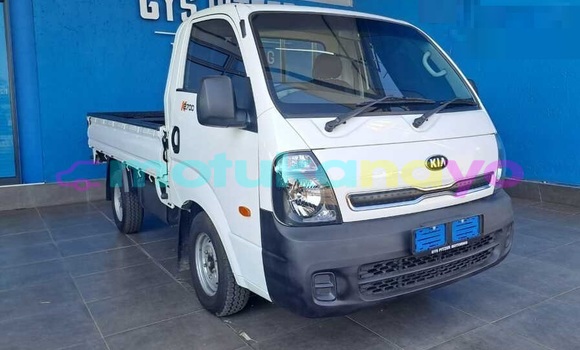 Buy Used Kia K7 White Car in Butembo in Nord-Kivu Buy Used Kia K7 White Car in Butembo in Nord-Kivu