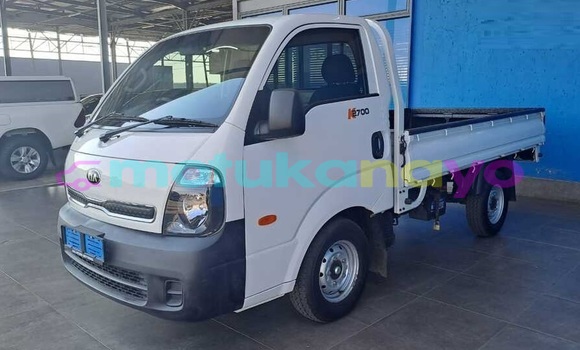 Buy Used Kia K7 White Car in Butembo in Nord-Kivu Buy Used Kia K7 White Car in Butembo in Nord-Kivu