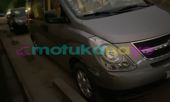 Acheter Neuf Voiture Hyundai H1 Gris à Kinshasa, Kinshasa Acheter Neuf Voiture Hyundai H1 Gris à Kinshasa, Kinshasa