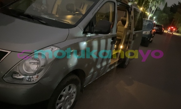 Acheter Neuf Voiture Hyundai H1 Gris à Kinshasa, Kinshasa Acheter Neuf Voiture Hyundai H1 Gris à Kinshasa, Kinshasa