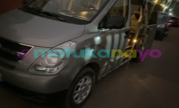 Acheter Neuf Voiture Hyundai H1 Gris à Kinshasa, Kinshasa Acheter Neuf Voiture Hyundai H1 Gris à Kinshasa, Kinshasa