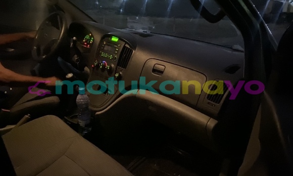 Acheter Neuf Voiture Hyundai H1 Gris à Kinshasa, Kinshasa Acheter Neuf Voiture Hyundai H1 Gris à Kinshasa, Kinshasa