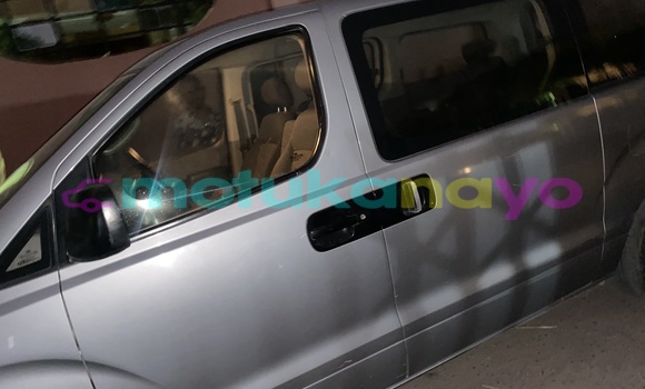 Acheter Neuf Voiture Hyundai H1 Gris à Kinshasa, Kinshasa Acheter Neuf Voiture Hyundai H1 Gris à Kinshasa, Kinshasa