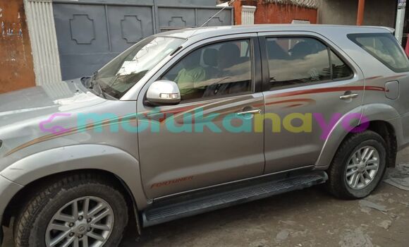 Buy Used Toyota Fortuner Silver Car in Kinshasa in Kinshasa Buy Used Toyota Fortuner Silver Car in Kinshasa in Kinshasa