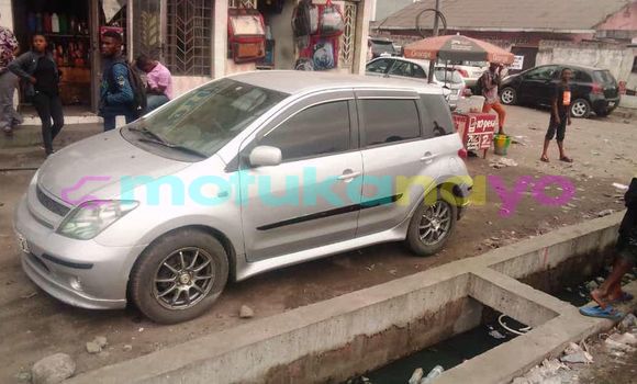 Buy Used Toyota Ist Silver Car in Kinshasa in Kinshasa Buy Used Toyota Ist Silver Car in Kinshasa in Kinshasa