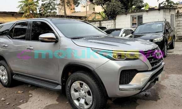 Acheter Occasion Voiture Toyota Fortuner Gris à Kinshasa, Kinshasa Acheter Occasion Voiture Toyota Fortuner Gris à Kinshasa, Kinshasa