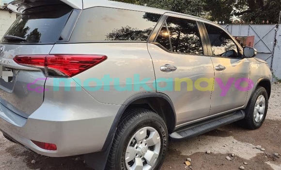 Acheter Occasion Voiture Toyota Fortuner Gris à Kinshasa, Kinshasa Acheter Occasion Voiture Toyota Fortuner Gris à Kinshasa, Kinshasa