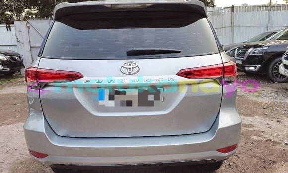 Acheter Occasion Voiture Toyota Fortuner Gris à Kinshasa, Kinshasa Acheter Occasion Voiture Toyota Fortuner Gris à Kinshasa, Kinshasa
