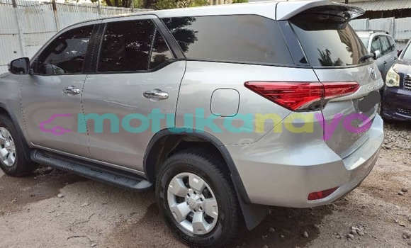 Acheter Occasion Voiture Toyota Fortuner Gris à Kinshasa, Kinshasa Acheter Occasion Voiture Toyota Fortuner Gris à Kinshasa, Kinshasa