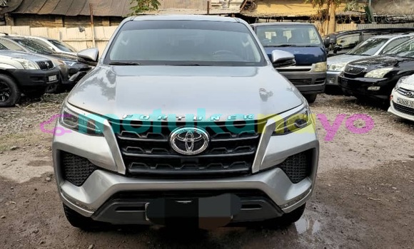 Acheter Occasion Voiture Toyota Fortuner Gris à Kinshasa, Kinshasa Acheter Occasion Voiture Toyota Fortuner Gris à Kinshasa, Kinshasa