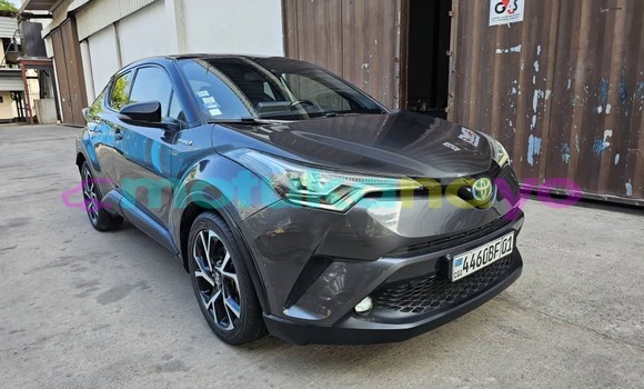 Buy Used Toyota C-HR Silver Car in Kinshasa in Kinshasa Buy Used Toyota C-HR Silver Car in Kinshasa in Kinshasa