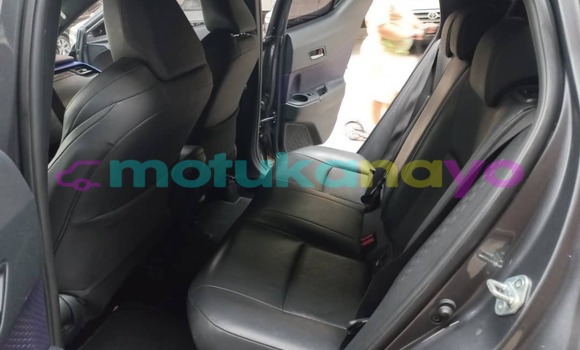 Buy Used Toyota C-HR Silver Car in Kinshasa in Kinshasa Buy Used Toyota C-HR Silver Car in Kinshasa in Kinshasa