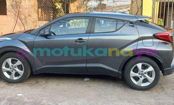 Acheter Neuf Voiture Toyota C-HR Gris à Kinshasa, Kinshasa Acheter Neuf Voiture Toyota C-HR Gris à Kinshasa, Kinshasa