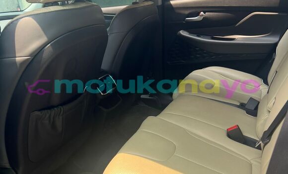 Buy Used Hyundai Santa Fe Silver Car in Kinshasa in Kinshasa Buy Used Hyundai Santa Fe Silver Car in Kinshasa in Kinshasa