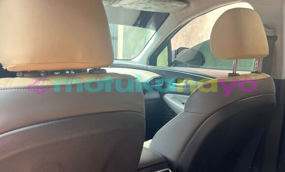 Buy Used Hyundai Santa Fe Silver Car in Kinshasa in Kinshasa Buy Used Hyundai Santa Fe Silver Car in Kinshasa in Kinshasa