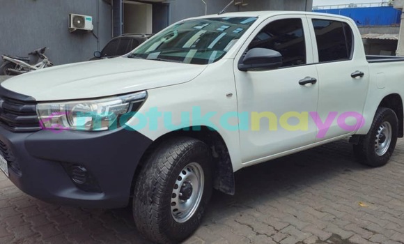 Acheter Occasion Voiture Toyota Hilux Blanc à Kinshasa, Kinshasa Acheter Occasion Voiture Toyota Hilux Blanc à Kinshasa, Kinshasa