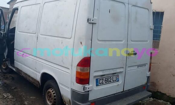 Buy Used Mercedes‒Benz S–Class White Car in Basoko in Haut-Congo Buy Used Mercedes‒Benz S–Class White Car in Basoko in Haut-Congo