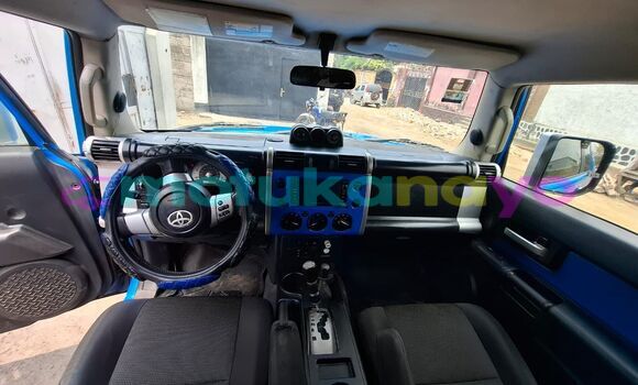 Buy Used Toyota FJ Cruiser Blue Car in Kinshasa in Kinshasa Buy Used Toyota FJ Cruiser Blue Car in Kinshasa in Kinshasa