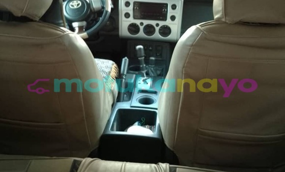 Buy Used Toyota FJ Cruiser Silver Car in Kinshasa in Kinshasa Buy Used Toyota FJ Cruiser Silver Car in Kinshasa in Kinshasa