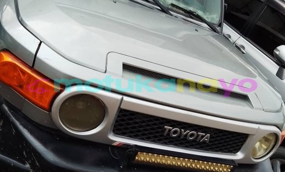 Buy Used Toyota FJ Cruiser Silver Car in Kinshasa in Kinshasa Buy Used Toyota FJ Cruiser Silver Car in Kinshasa in Kinshasa