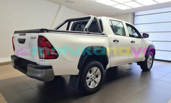 Buy Used Toyota Hilux White Car in Lubumbashi in Katanga Buy Used Toyota Hilux White Car in Lubumbashi in Katanga