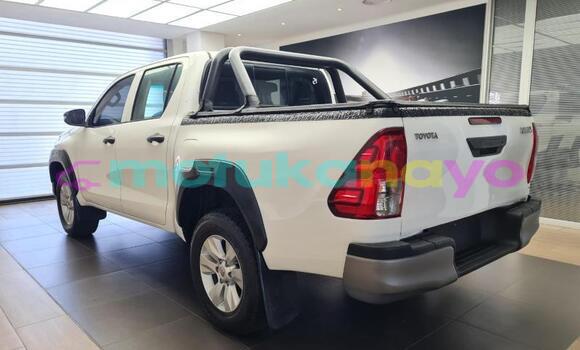Buy Used Toyota Hilux White Car in Lubumbashi in Katanga Buy Used Toyota Hilux White Car in Lubumbashi in Katanga