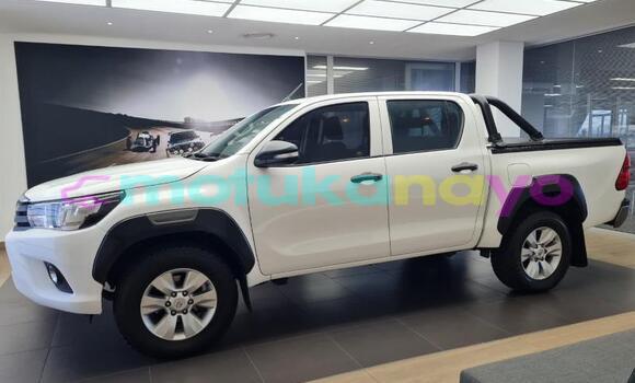 Buy Used Toyota Hilux White Car in Lubumbashi in Katanga Buy Used Toyota Hilux White Car in Lubumbashi in Katanga