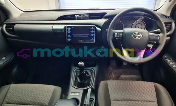 Buy Used Toyota Hilux White Car in Lubumbashi in Katanga Buy Used Toyota Hilux White Car in Lubumbashi in Katanga