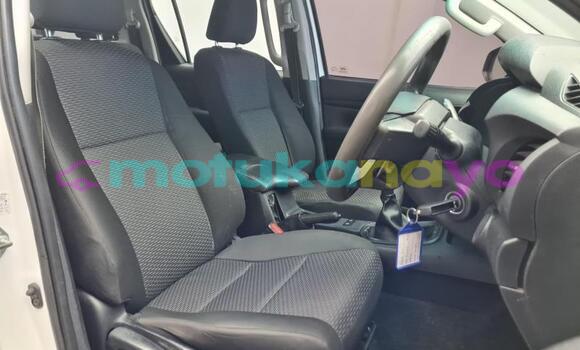 Buy Used Toyota Hilux White Car in Lubumbashi in Katanga Buy Used Toyota Hilux White Car in Lubumbashi in Katanga