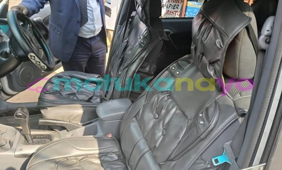 Acheter Occasion Voiture Toyota RAV4 Blanc à Kinshasa, Kinshasa Acheter Occasion Voiture Toyota RAV4 Blanc à Kinshasa, Kinshasa