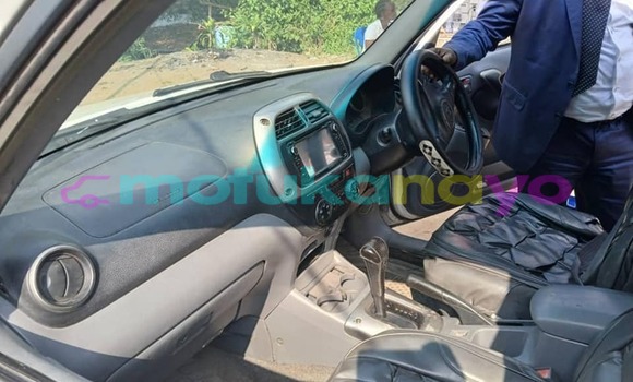 Acheter Occasion Voiture Toyota RAV4 Blanc à Kinshasa, Kinshasa Acheter Occasion Voiture Toyota RAV4 Blanc à Kinshasa, Kinshasa