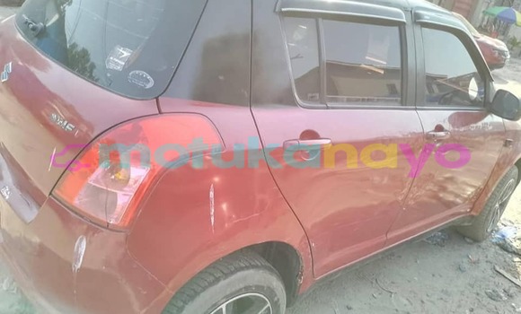 Acheter Occasion Voiture Suzuki Swift Rouge à Kinshasa, Kinshasa Acheter Occasion Voiture Suzuki Swift Rouge à Kinshasa, Kinshasa