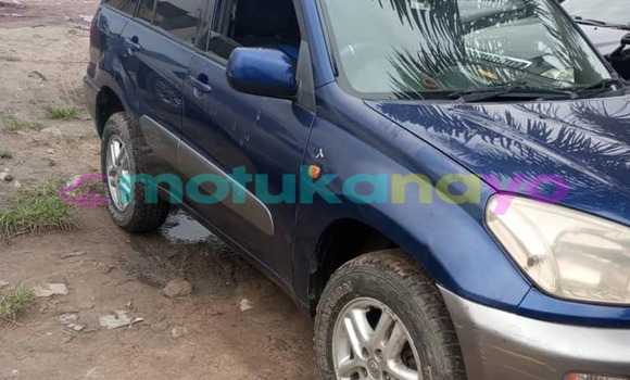 Acheter Occasion Voiture Toyota RAV4 Bleu à Beni, Nord-Kivu Acheter Occasion Voiture Toyota RAV4 Bleu à Beni, Nord-Kivu