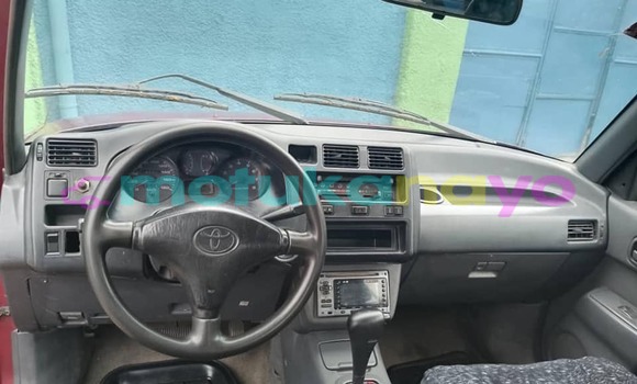 Acheter Occasion Voiture Toyota RAV4 Rouge à Basankusu, Equateur Acheter Occasion Voiture Toyota RAV4 Rouge à Basankusu, Equateur