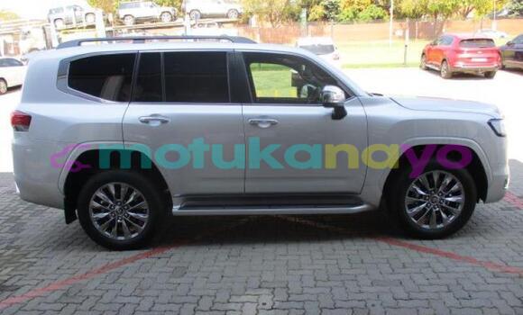 Buy Used Toyota Land Cruiser Silver Car in Kinshasa in Kinshasa Buy Used Toyota Land Cruiser Silver Car in Kinshasa in Kinshasa