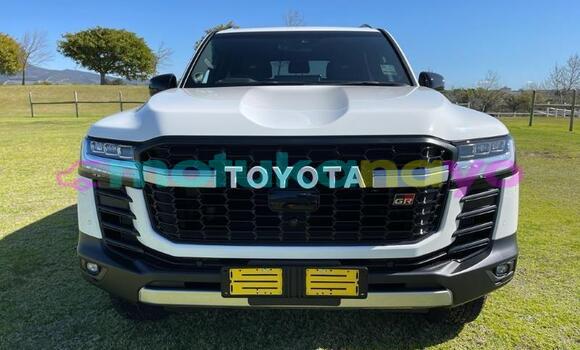 Buy Used Toyota Land Cruiser White Car in Lubumbashi in Katanga Buy Used Toyota Land Cruiser White Car in Lubumbashi in Katanga